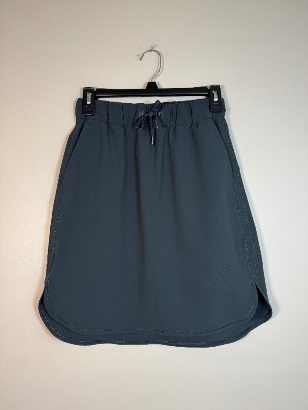 Lululemon On the Fly Skirt 21" Luxtreme W8897SC - Navy | Size 4